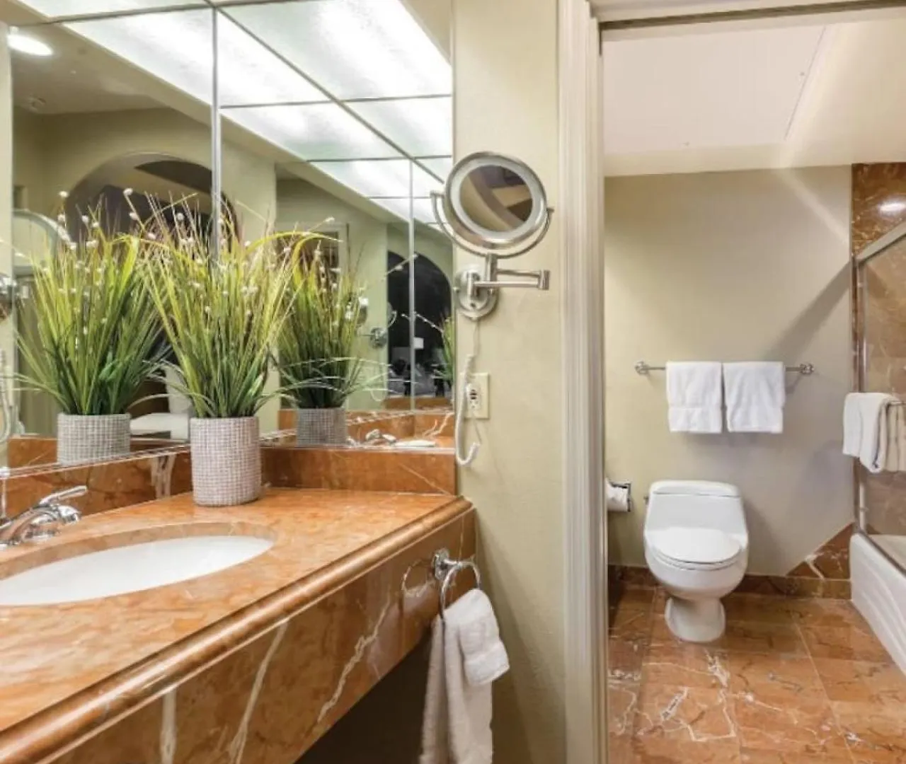 Beautiful Hotel In Legacy Golf Resort - Studio Sleeps Up To 4 Phoenix 0*,  Estados Unidos